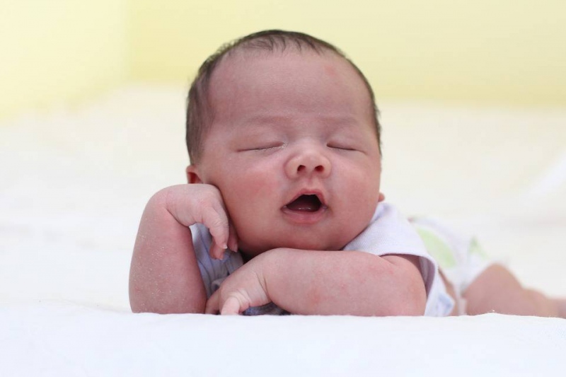 宝宝睡觉总爱笑正常吗宝宝睡觉总爱笑的原因