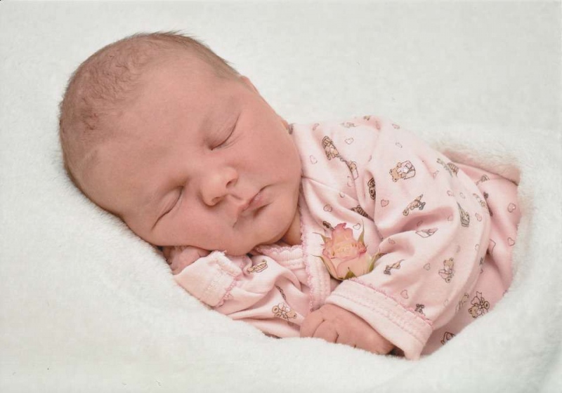 新生儿不哭不闹爱睡觉是不是正常的呢如何才能够缓解宝宝爱睡觉的情况