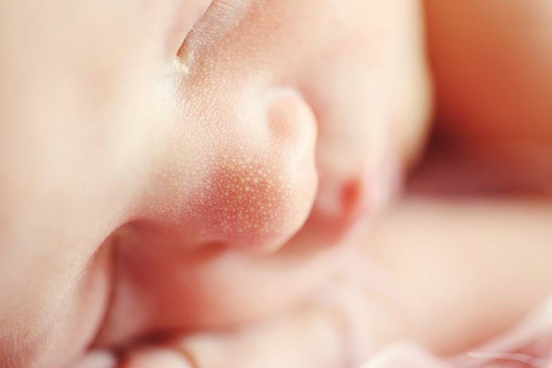 新生儿的肚子老是咕噜的响怎么回事新生儿怎么护理与喂养